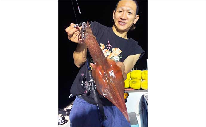 胴突き仕掛けでイカ300匹超えの大爆釣！【夜焚きイカ釣り最新釣果情報8選・福岡】