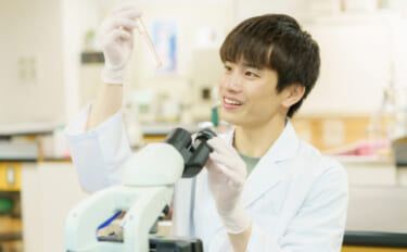 厄介な水辺の生物と戦う全国の高校生たち　外来種の水草から消臭剤を作る？