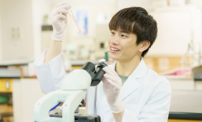 厄介な水辺の生物と戦う全国の高校生たち　外来種の水草から消臭剤を作る？