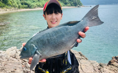 真夏の磯で45cm級オナガメジナ降臨【大分】浅ダナでは良型クロが連発！