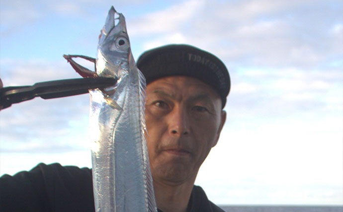 伊良湖沖テンヤタチウオ釣りで指4〜5本級中心にトップ25匹と絶好調！【忠栄丸】