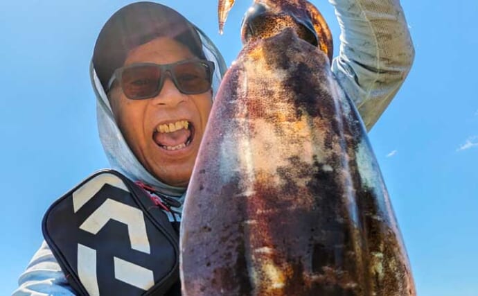 エギング不発で「アカハタ狙い」に浮気？ 根魚連発を楽しんだ後に700gアオリイカ登場！