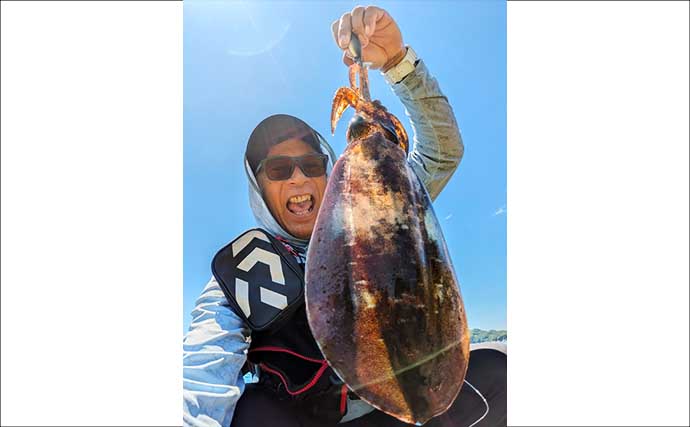 エギング不発で「アカハタ狙い」に浮気？ 根魚連発を楽しんだ後に700gアオリイカ登場！