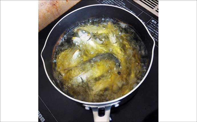 サビキ釣りの釣果レシピ：小羽イワシのオイル煮　ゆっくり弱火で煮込むのがコツ