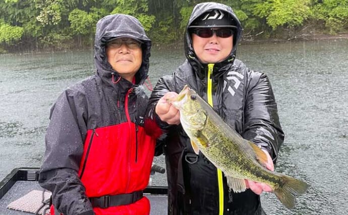 ヒロ内藤氏が芦ノ湖で”大物”をキャッチ？　ライブウェルを開けると巨大スッポンが出現！