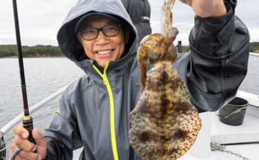 「なんで釣れるの？」常連の誘いを真似した途端にアオリイカが連発の不思議【志摩沖】