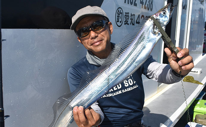 伊良湖沖テンヤタチウオ釣りで指4〜5本級中心にトップ25匹と絶好調！【忠栄丸】