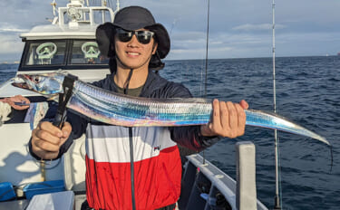 伊良湖沖テンヤタチウオ釣りで指4〜5本級中心にトップ25匹と絶好調！【…