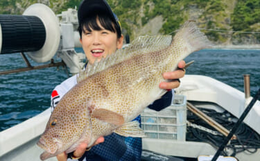 50cm超が次々ヒットする「オオモンハタ祭り」！ 40cm級アカハタも…