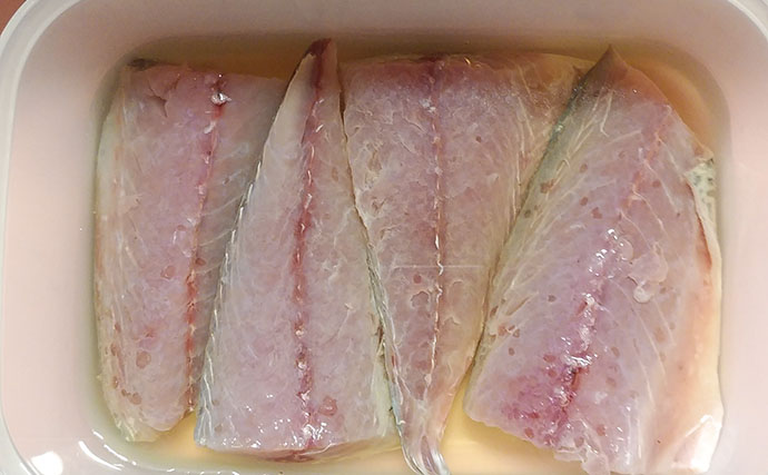 釣魚で作る「保存食」レシピ：冷凍しめサバ　少量の塩に酢をたっぷり