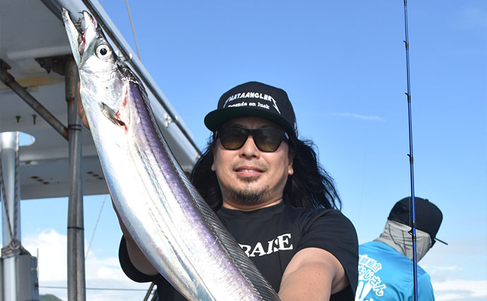 伊良湖沖テンヤタチウオ釣りで指4〜5本級中心にトップ25匹と絶好調！【忠栄丸】