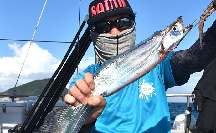伊良湖沖テンヤタチウオ釣りで指4〜5本級中心にトップ25匹と絶好調！【忠栄丸】