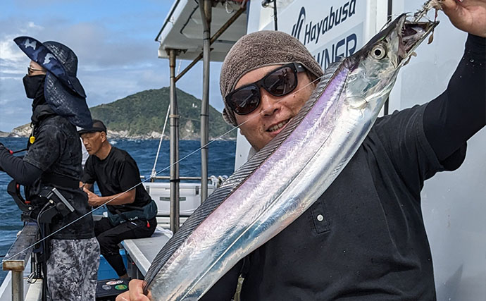 伊良湖沖テンヤタチウオ釣りで指4〜5本級中心にトップ25匹と絶好調！【忠栄丸】