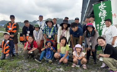 初めての川釣りで子どもたちが次々ヒット！ 毎年「満員御礼」の人気釣り教…