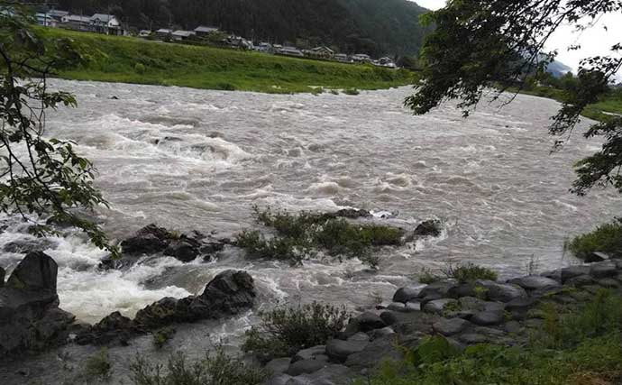 大雨で川が増水するとアユはどうなってしまう？ 避難場所と産卵＆アユ釣りへの影響を解説