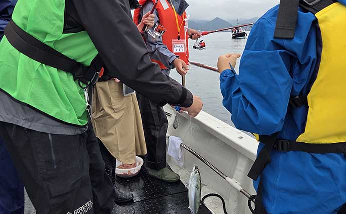 釣り未経験の子どもたちが「船釣り」に挑戦！ アジにソウダガツオにマダイも登場【三重】