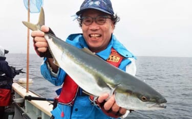 青物の強烈な引きで「ハリス切れ続出！」　10号ハリスでワラサ連発＆良型根魚も登場【茅ヶ崎沖】