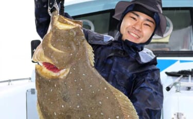 船ヒラメ釣りで90cm特大サイズ浮上！ 80cm超えの大判が続々顔見せ【宮城・亘理沖】
