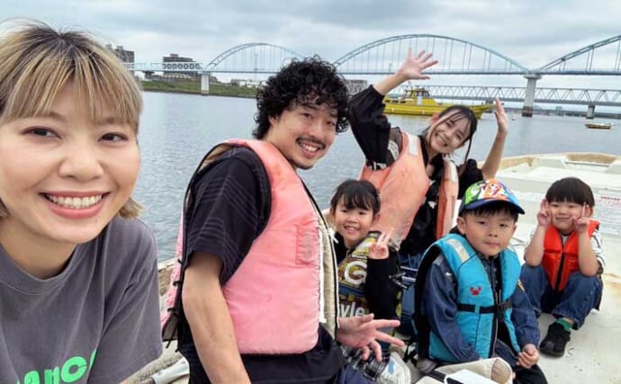 子どもたちとボートでハゼ釣り！ 魚だけでなく貝殻や海藻まで釣れて大盛り上がり【林遊船】