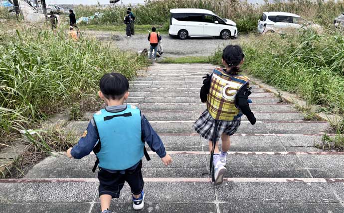 子どもたちとボートでハゼ釣り！ 魚だけでなく貝殻や海藻まで釣れて大盛り上がり【林遊船】