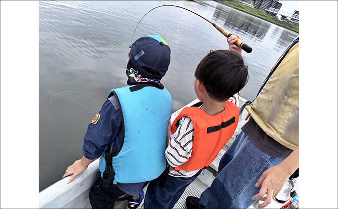 子どもたちとボートでハゼ釣り！ 魚だけでなく貝殻や海藻まで釣れて大盛り上がり【林遊船】