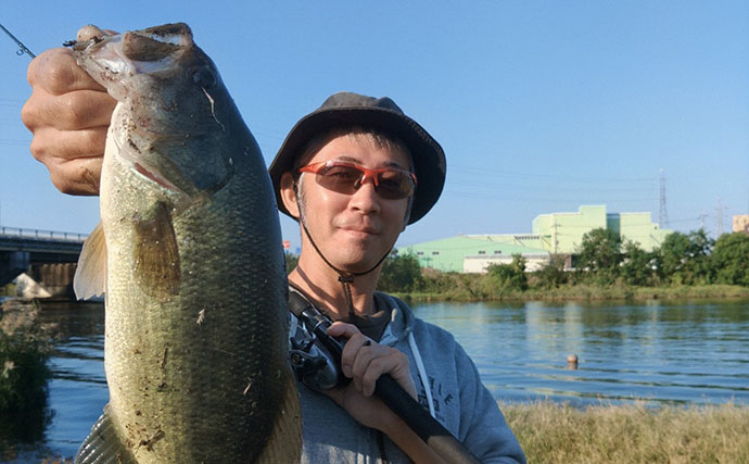 秋のバス釣りで想定外の55cmシーバスがヒット！  懐かしのタックルで3魚種をキャッチ【岡山】