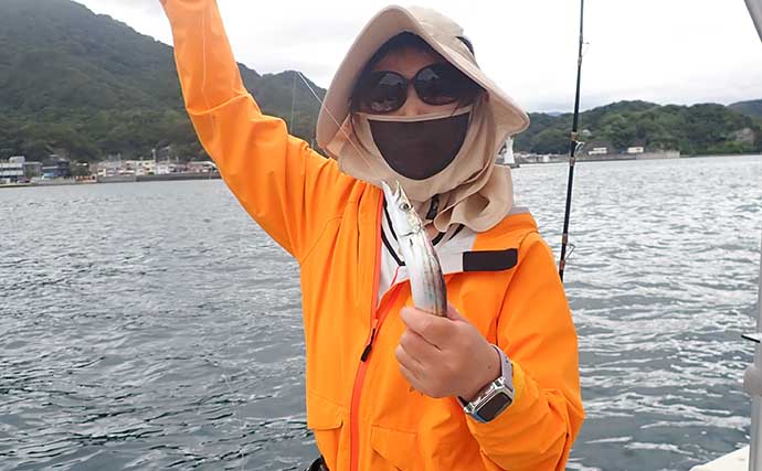 昔ながらの手釣り「カッタクリ」で青物入れ食い！ クーラー満タンで予定より早く帰港【沼津】