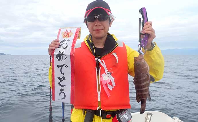 昔ながらの手釣り「カッタクリ」で青物入れ食い！ クーラー満タンで予定より早く帰港【沼津】