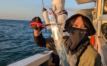 「隣だけ3倍アタる」理由はタングステンにあり　速いフォールでタチウオ37匹手中
